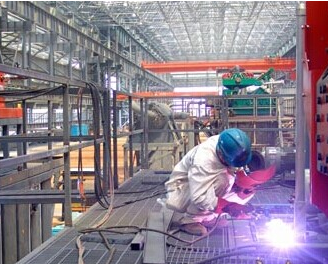 鍍鋅鋼格柵板與鋼梁焊接對(duì)鋼梁穩(wěn)定性的影響